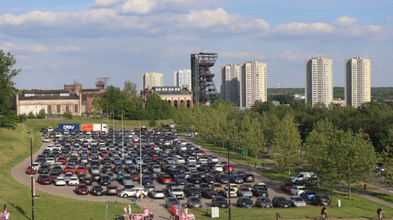 Poranne vs popołudniowe zakupy w Meteorze: kiedy są mniejsze kolejki i wolne miejsca parkingowe?